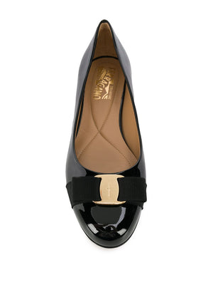 FERRAGAMO Elegant Leather Ballet Flats with Signature Bow Detail