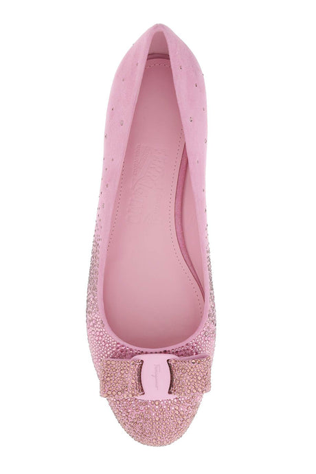 أحذية باليرينا بدرجات الوردي المصنوعة من الجلد المدبوغ مع عقدة فارا وكريستال للنساء