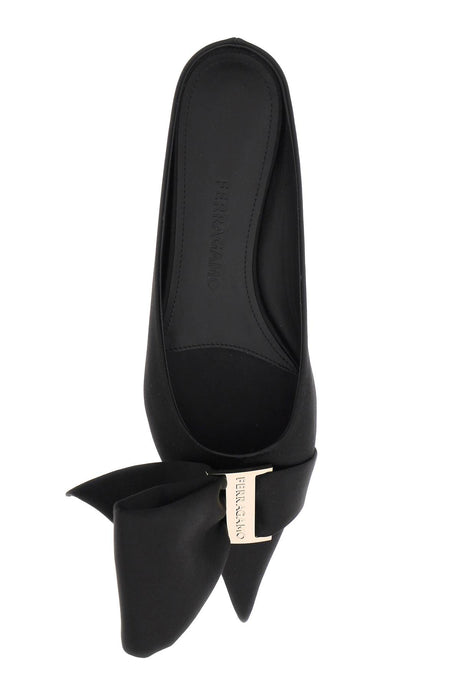 أحذية نسائية مسطحة من الساتان الأسود مع فيونكة كبيرة