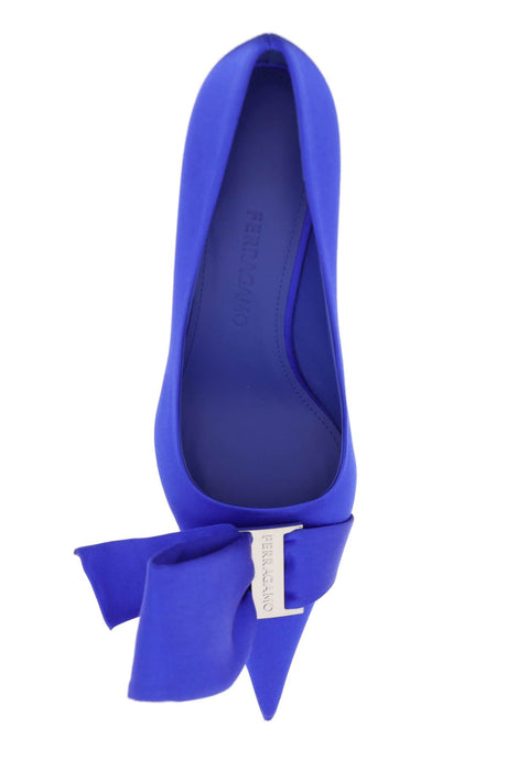 حذاء بامبس ساتان بلون البحرية مع فيونكة كبيرة للنساء - خريف وشتاء 23