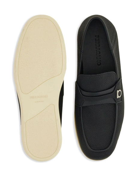 حذاء لوفر جلدي أسود للرجال بتفاصيل فضية