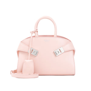 منتج تجاري: حقيبة جلدية صغيرة باللونين الوردي والبنفسجي للنساء - SS24