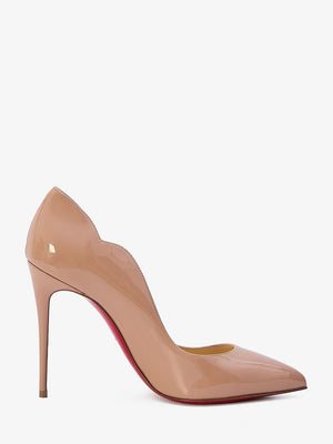 حذاء سكرولب الأصلي بتصميم هوت تشيك 100 من الجلد العاري مع حواف محببة ونعل أحمر