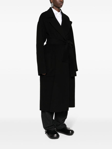 Áo khoác len đen cùng dây đai eo tháo rời