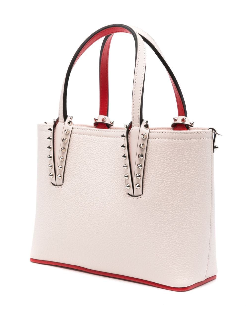 حقيبة يد صغيرة من جلد العجل المحبب بتصميم كاباتا مزينة بدبابيس معدنية لون أبيض حليبي، 17x23.5x8 سم