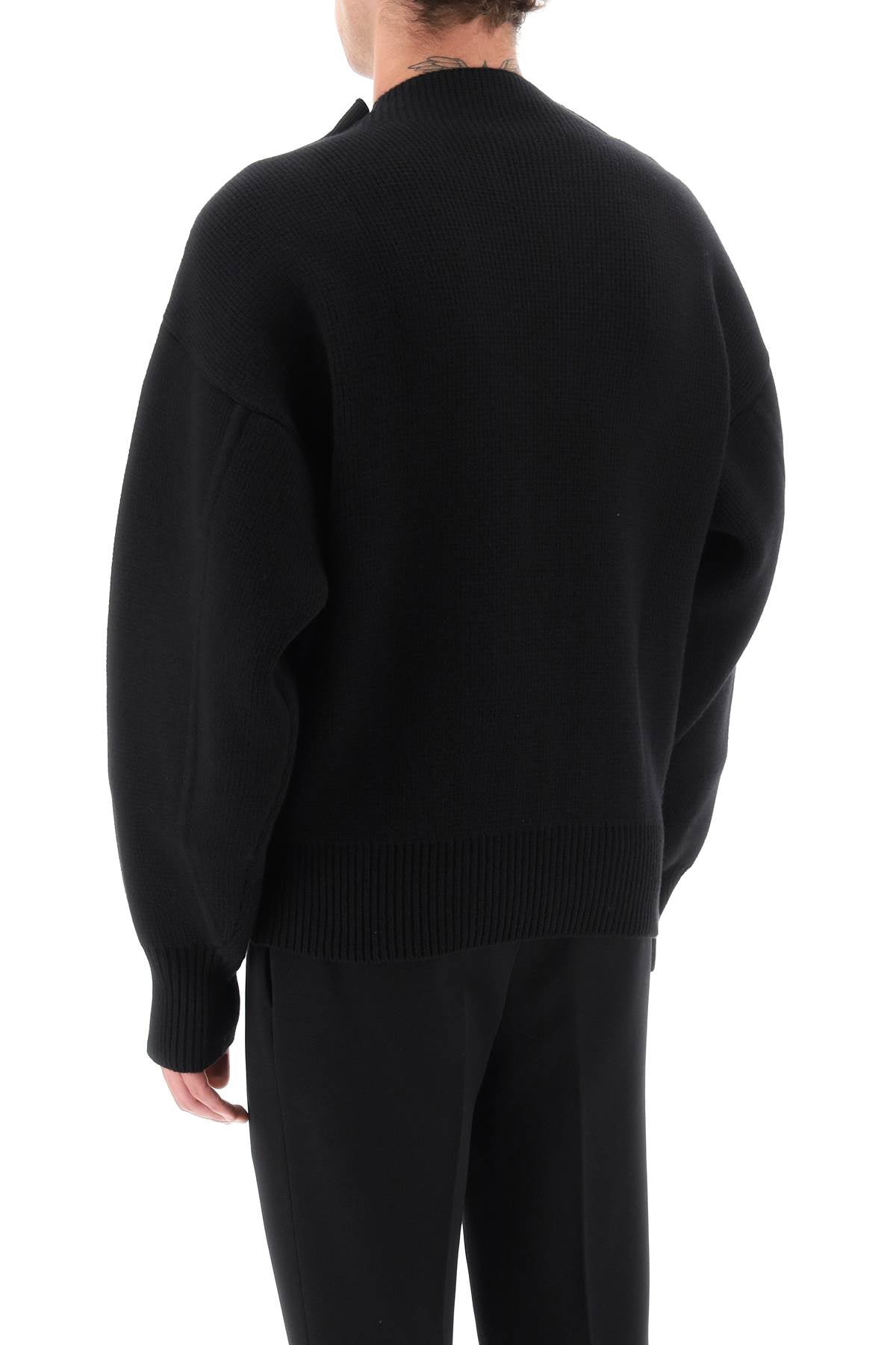 男士黑色羊毛和羊絨混紡釦扣圓領毛衫（SS24）