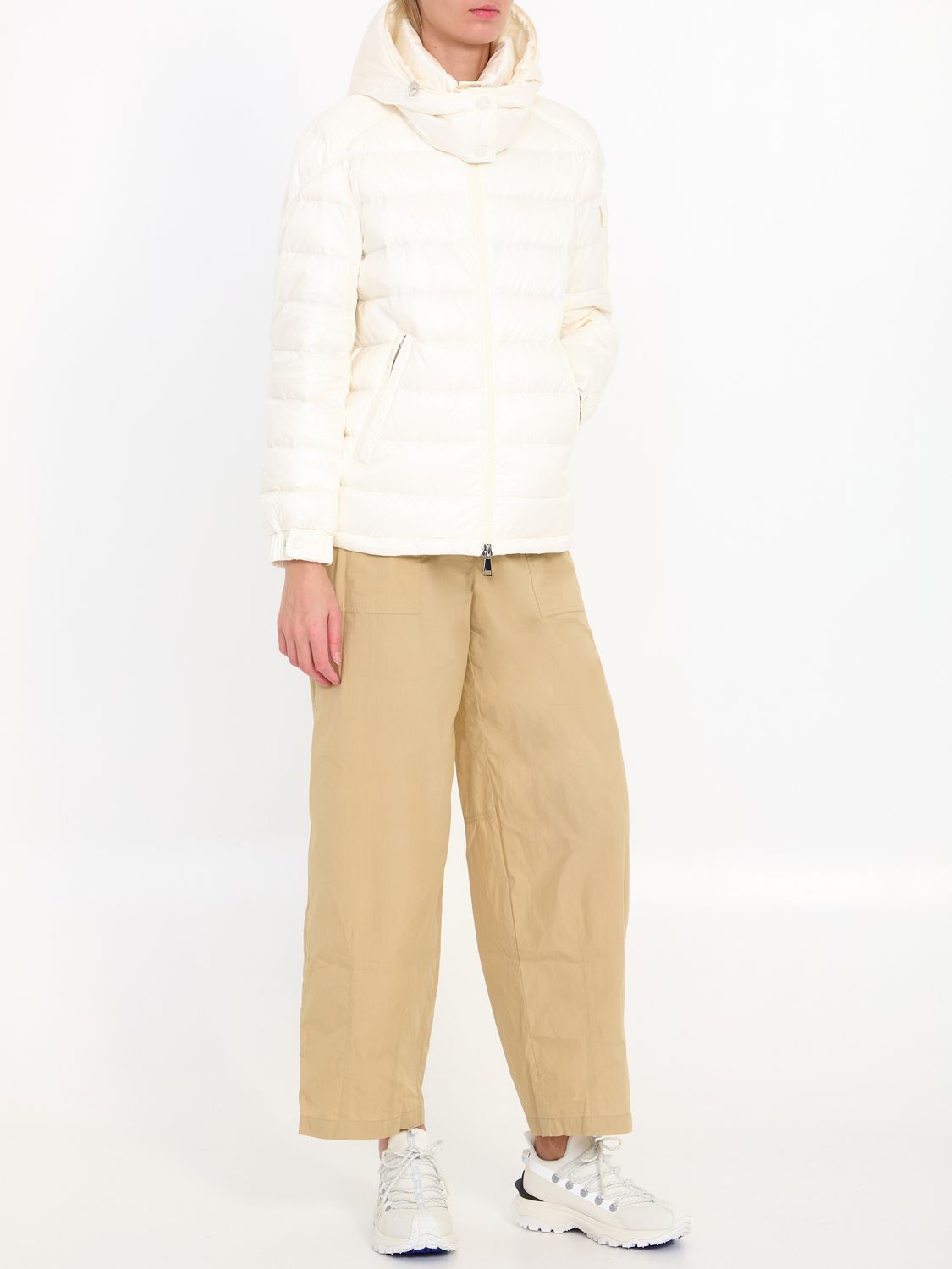 Áo khoác nữ Moncler dành cho nữ, màu trắng, từ bộ sưu tập SS24