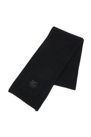高級な黒ウールリブニットのスカーフ。ポケモンの象徴的な刺繍ディテール入り