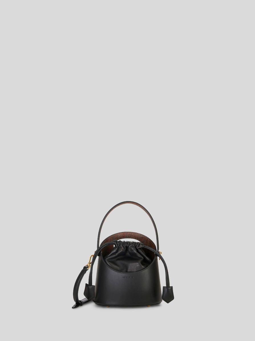 حقيبة يد صغيرة سوداء مع نمط بيسلي وأجهزة معدنية ذهبية