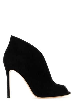 GIANVITO ROSSI Elegant Black Suede Vamp Pumps