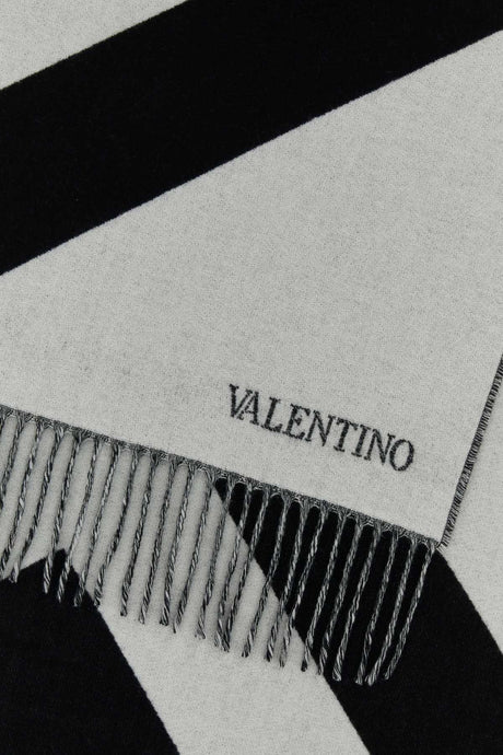 VALENTINO GARAVANI Elegant Scarf Crafted from Luxury Wool and Cashmere