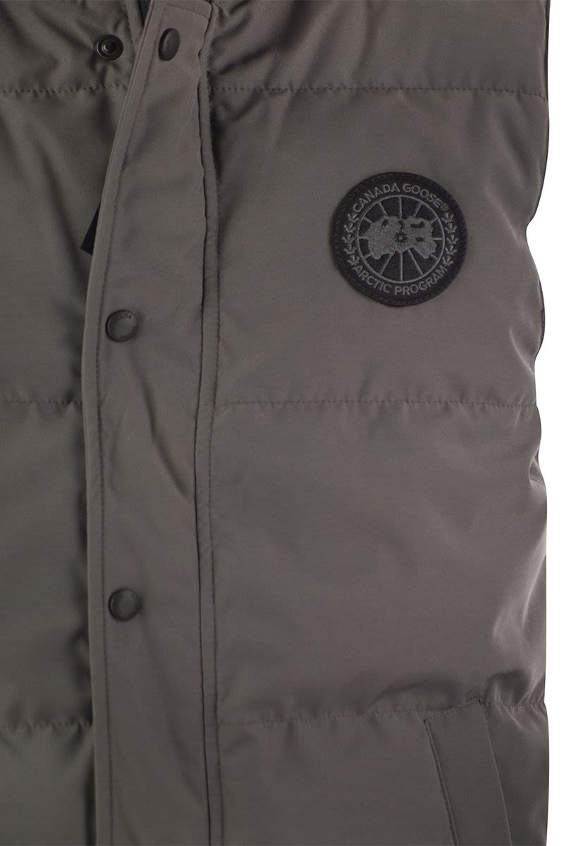 CANADA GOOSE Classic Quilted Sleeveless Jacket for Men - Face Unpredictable Weather Conditions