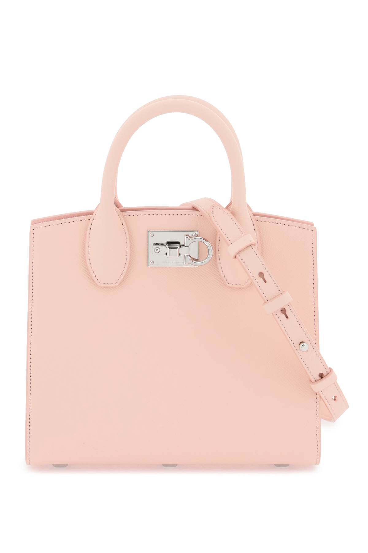 粉紅工作室盒型手提包，用搪紋皮革製作，並飾以Gancini挂鈎圖案