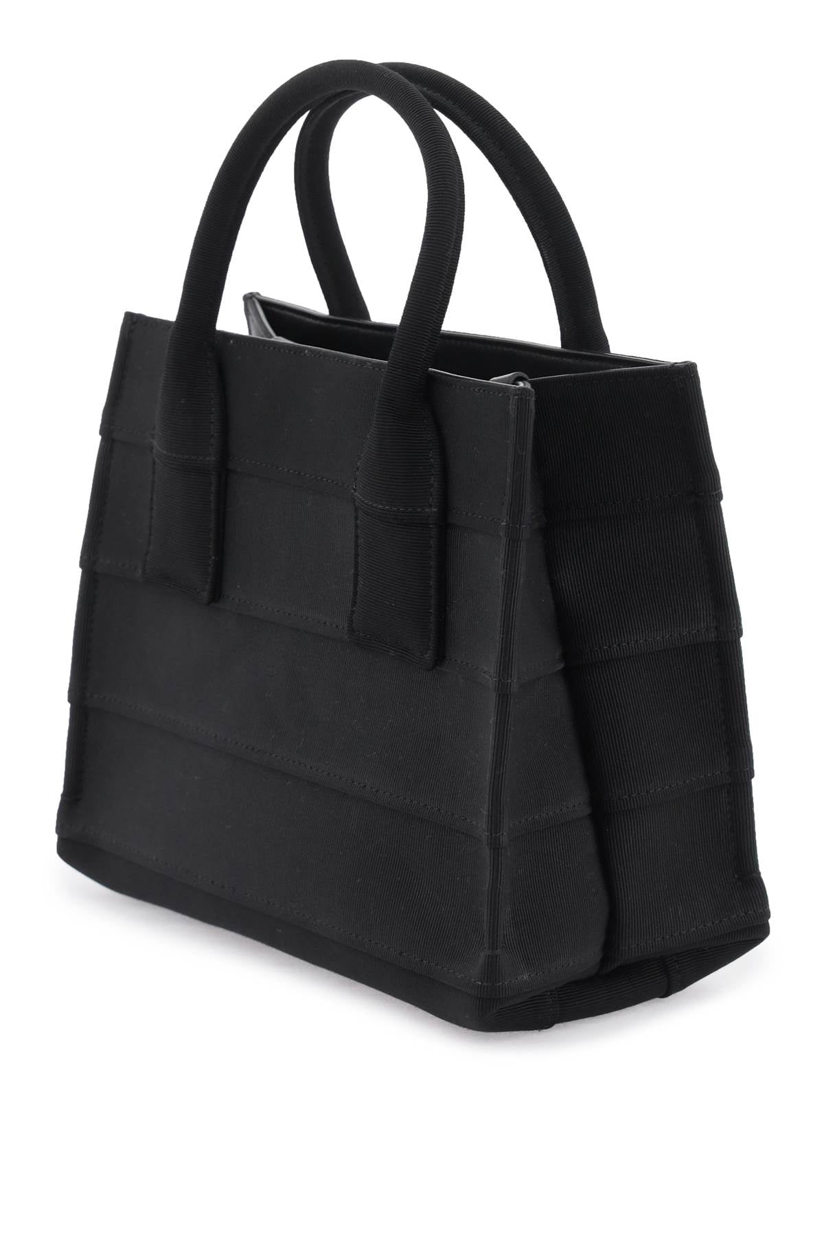 حقيبة يد صغيرة بشعار كبير باللون الأسود