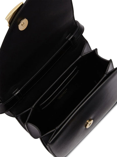 حقيبة كروسبودي بطية غير منتظمة من جلد العجل الأسود للنساء