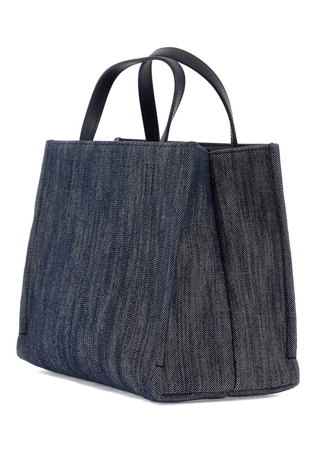 حقيبة يد صغيرة من الجينز بتصميم قديم مع تفاصيل جلدية وحزام قابل للتعديل