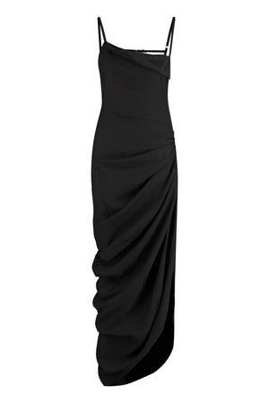 优雅的黑色不对称连衣裙，带可调节肩带和垂褶领。适合SS24季节。