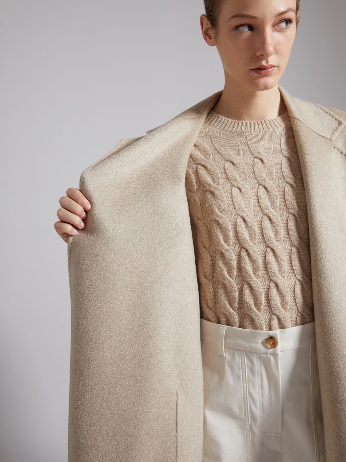 MAX MARA Luxurious Cashmere Jacket in Beige for the Modern Woman