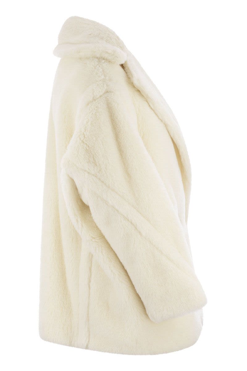 Áo khoác ngắn lụa sang trọng từ sợi Alpaca và len trắng