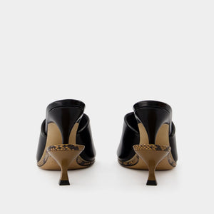 JACQUEMUS Elegant Dual-Strap Flat Sandals