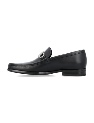 حذاء لوفر جلدي أسود للرجال مع قفل جانشيني - مجموعة ربيع صيف 2024