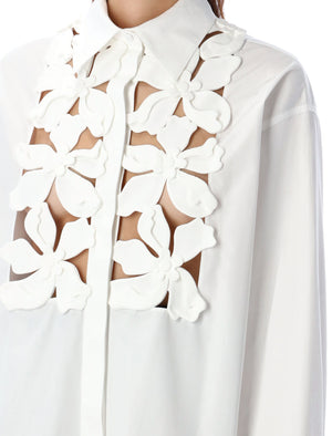 قميص مطرز بزهور الكركديه - قميص نسائي أبيض لموسم SS24