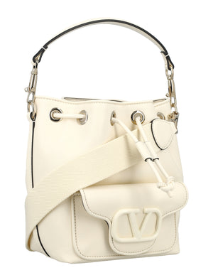 粉象牛皮斜挎手提桶包 - 白色 (Ivory Calfskin Bucket Handbag)