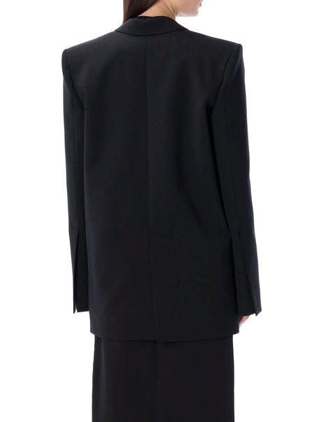 简约黑色宽松收腰大衣，带有垫肩设计和单粒扣扣系腰