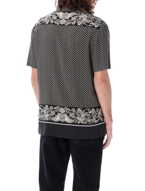 قميص البولينج ذو الأكمام القصيرة بطبعة البايزلي والشعار الصغير في اللون الأسود - للرجال موسم SS24