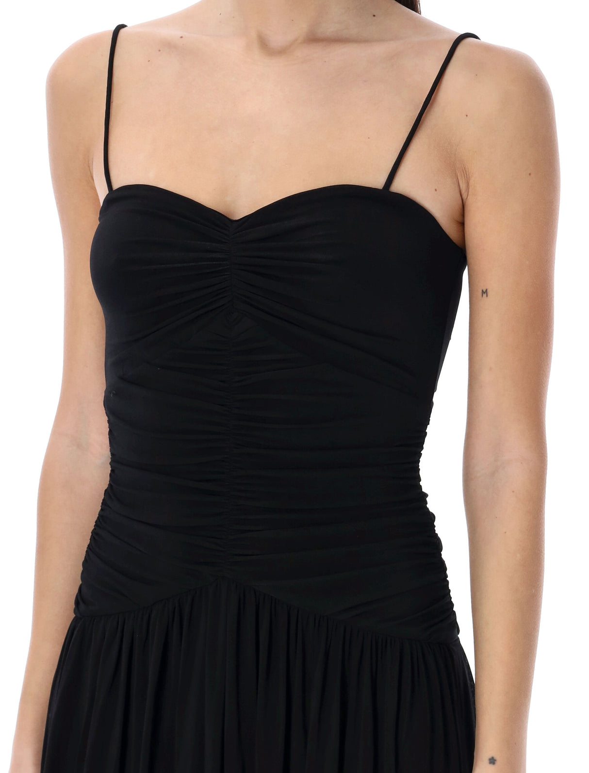 فستان ميدي أسود بتصميم ناعم وخصر منخفض من إيزابيل ماران