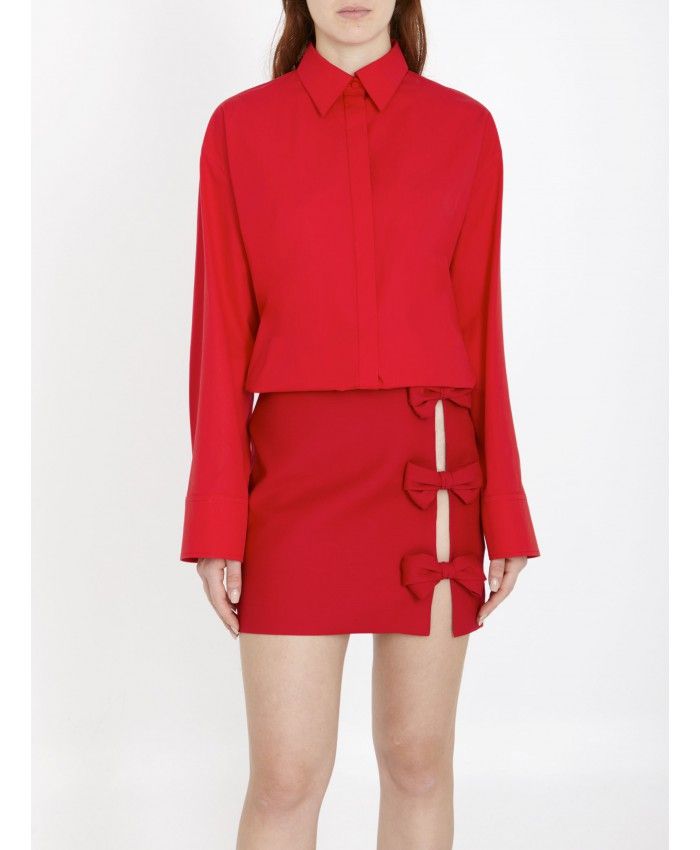 紅色絲綢小短裙 (不含品牌名，避免使用外國字詞)