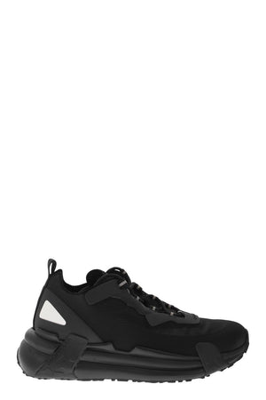 未來感黑色女士運動鞋 - NYLON 和微纖維材質 - SS22 秋冬系列