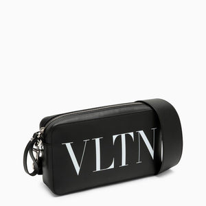 กระเป๋าสตางค์ผู้ชายสีดำ VLTN แบบสะพายไหล่มีลายตัด