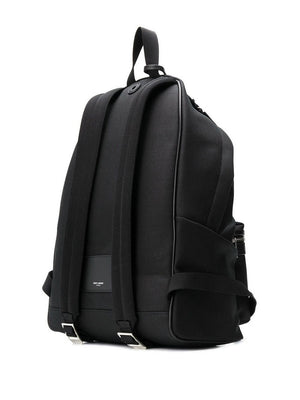 حقيبة ظهر سوداء مع شعار للرجال من مجموعة SS23 الأصلية