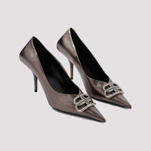 حذاء جلدي معدني بكعب من مجموعة SS24 للنساء
