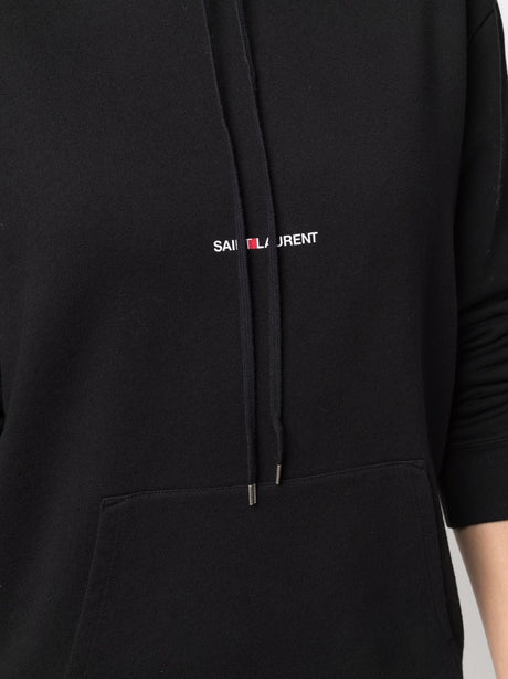 Áo hoodie nữ cotton hữu cơ đen với in logo và túi trước