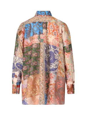 絲質襯衫與印花和花卉圖案的拼接 - 萬用藝術服 2023 秋冬系列