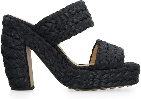 黑色草花方头凉鞋，配风格厚底和橡胶尖钉