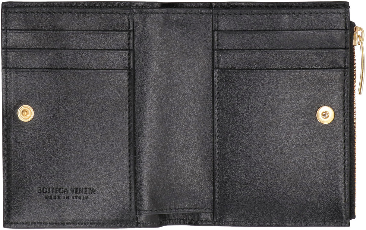 Classic Black Leather Wallet with Intrecciato Motif and Multiple Compartments for Women