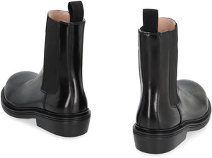 BOTTEGA VENETA Sleek Black Leather Chelsea Boots for Women