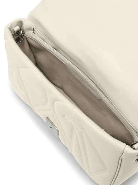 حقيبة كتف جلدية صغيرة متشابكة باللون الأبيض العاجي للنساء