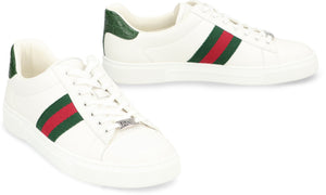 GUCCI White Women's Low-Top Sneaker with Contrasting Leather Detail and Green-Red-Green Web Accent