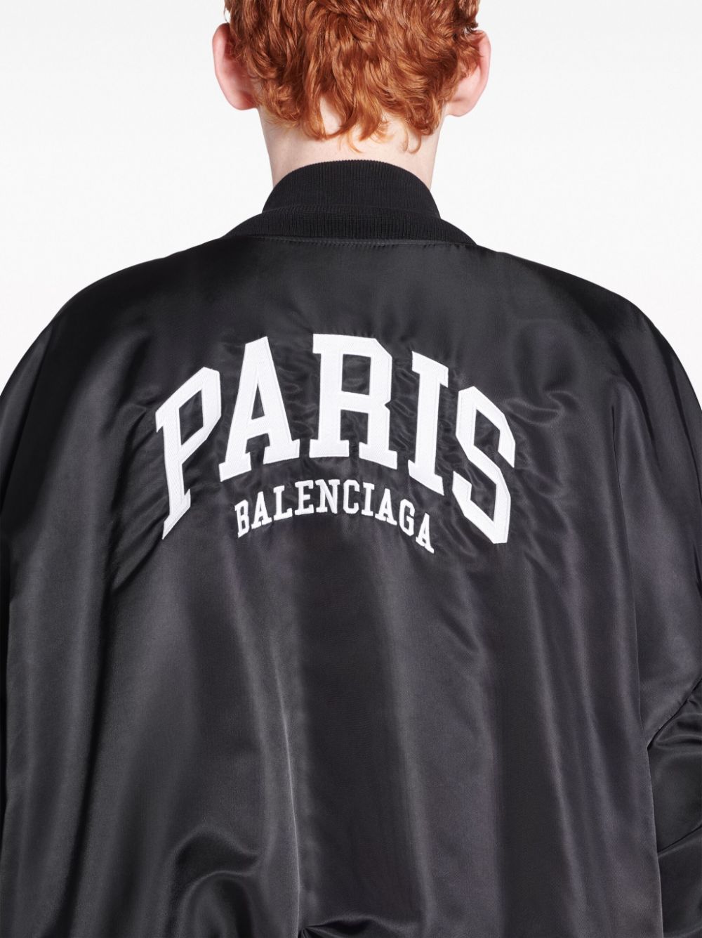 Áo khoác đen Varsity cho phụ nữ từ Balenciaga cho SS24