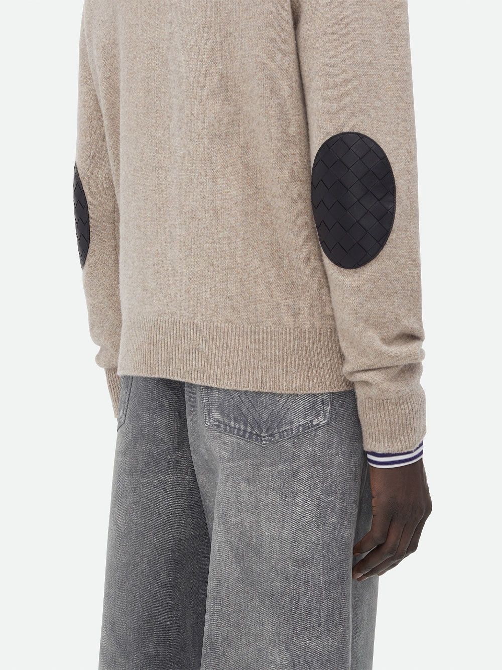 BOTTEGA VENETA Men's Cashmere Crewneck Jumper in Grey with Leather Patches and Intricate Elbow Design