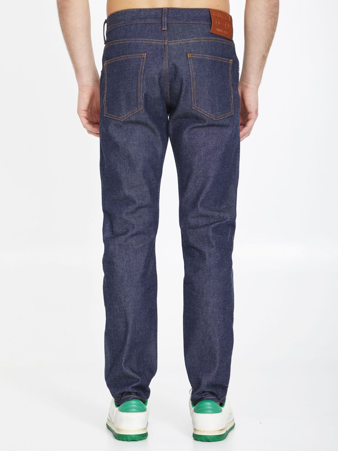 Quần Jeans Denim Màu Xanh Nước Rửa Với Nhãn Da Bò Lằn Gucci Horsebit Firenze 1921