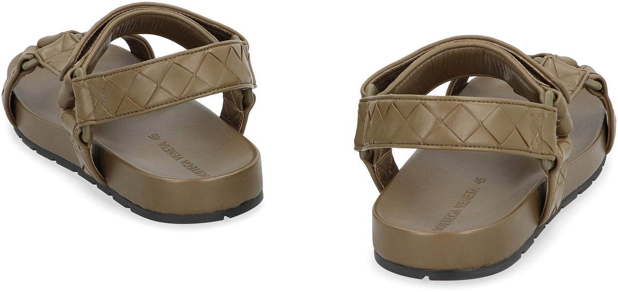 Giày sandal da thật màu xanh lục sang trọng từ bộ sưu tập SS24