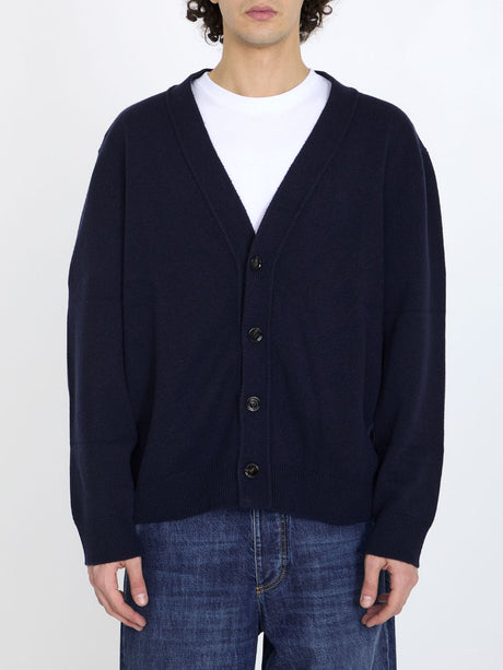 精美藍色羊絨開衫，皮革細節及彈力邊縫上編織，適合男士