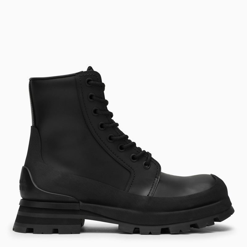 حذاء الكاحل الرحّال في اللون الأسود للرجال - مجموعة SS24