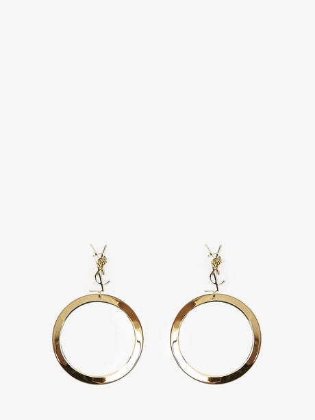 迷人的金屬耳環為女性