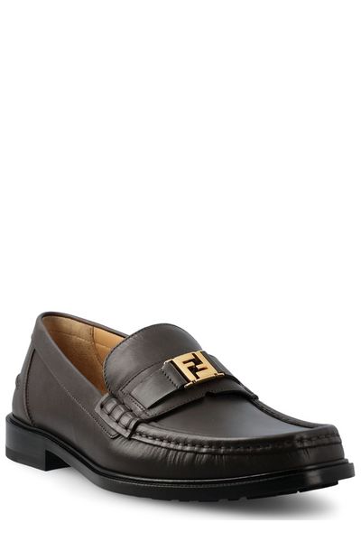 時尚男士 Fendi 黑色藤鞋可一蹴而就的隨性 Loafers